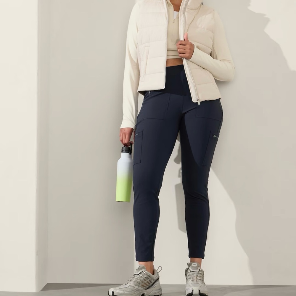 ATHLETA - Headlands Hybrid High Rise Cargo Legging